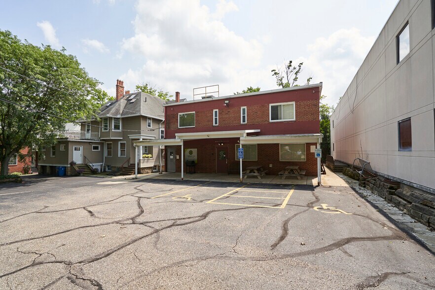 More Photos Of 661 W Market St, Akron Office For Sale