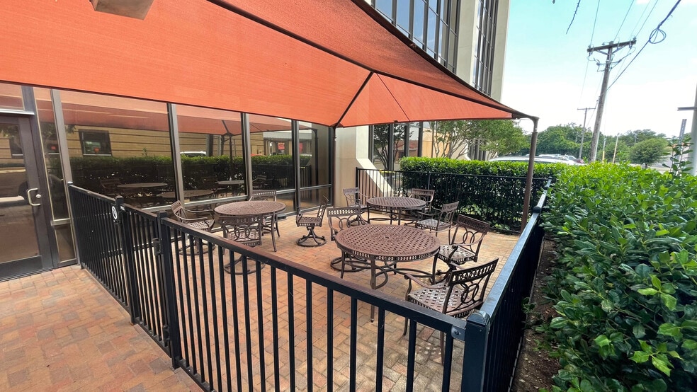 More Photos Of 800 W Airport Fwy, Irving Office For Lease