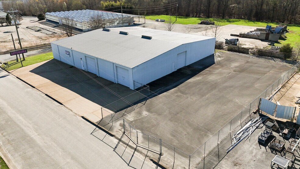 More Photos Of 39 N Madison Dr, Humboldt Showroom For Sale