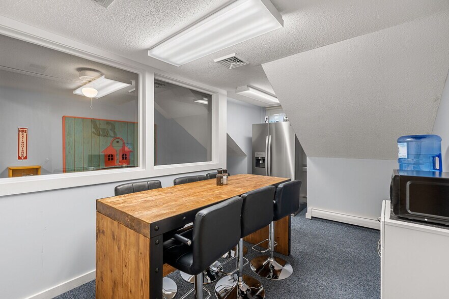 More Photos Of 859 Washington St, Easton Office For Lease
