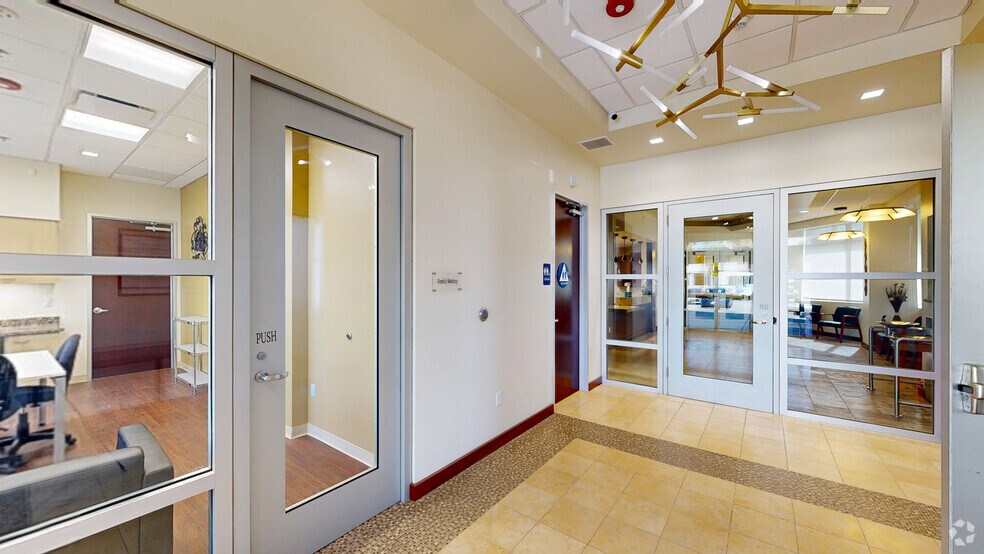 More Photos Of 5000 Commerce Dr, Bakersfield Medical For Sale