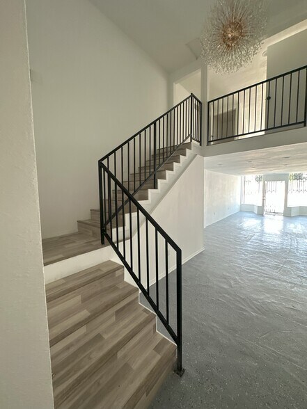 More Photos Of 1101-1119 S La Brea Ave, Los Angeles Freestanding For Lease