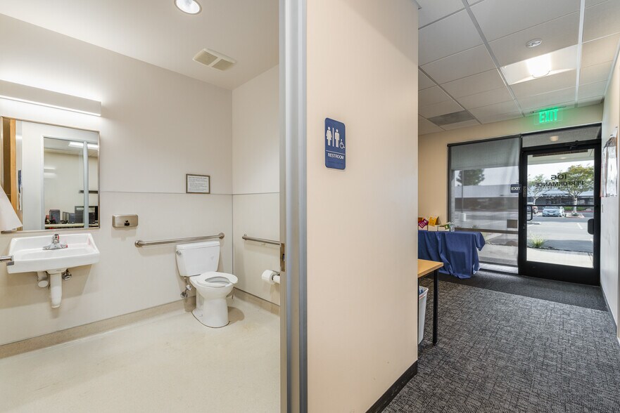 More Photos Of 780 Montague Expy, San Jose Showroom For Lease