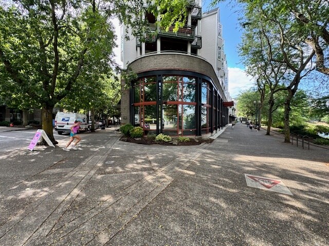 More Photos Of 309 S Montgomery St, Portland Restaurant For Sale