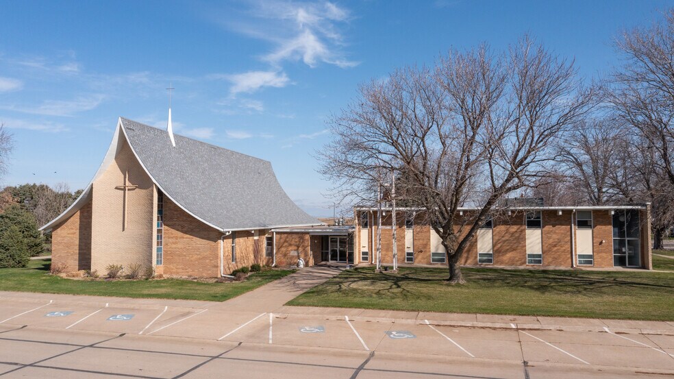 More Photos Of 381 H St, Hampton Religious Facility For Sale