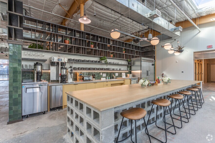 More Photos Of 2339 Commerce St, Houston Coworking Space