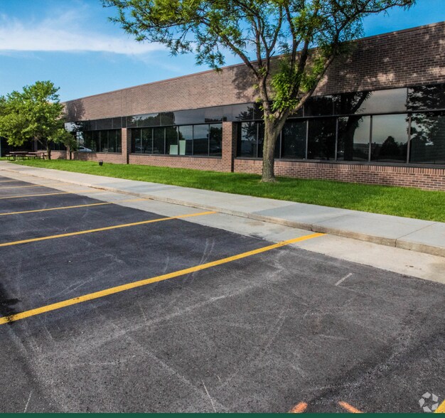 Primary Photo Of 114th St @ Aurora Ave, Urbandale Office For Lease
