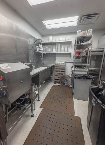 More Photos Of 205 Main St, Onalaska Specialty For Sale