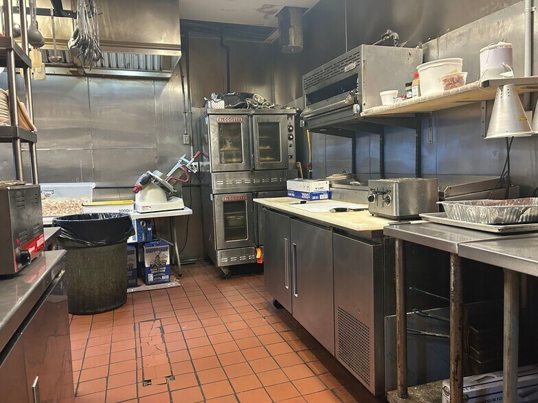 More Photos Of 337 Peacock St, Pottsville General Retail For Sale