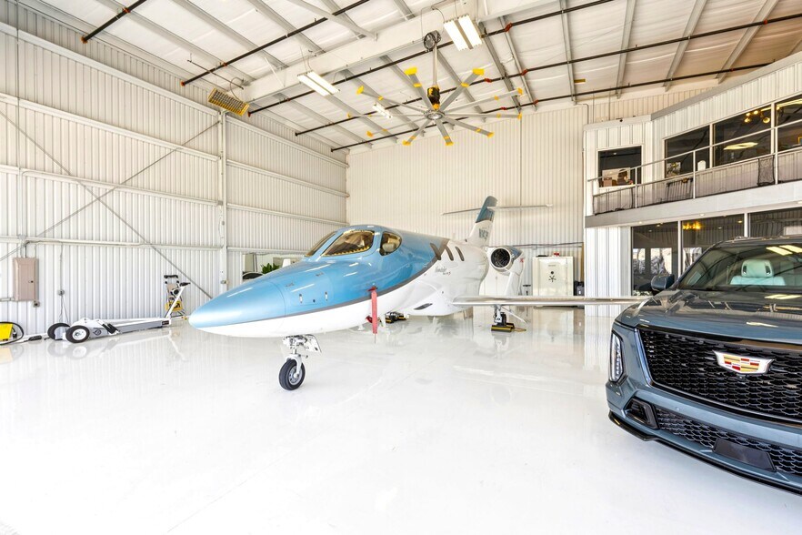 More Photos Of 15809 Addison Rd, Addison Airplane Hangar For Sale