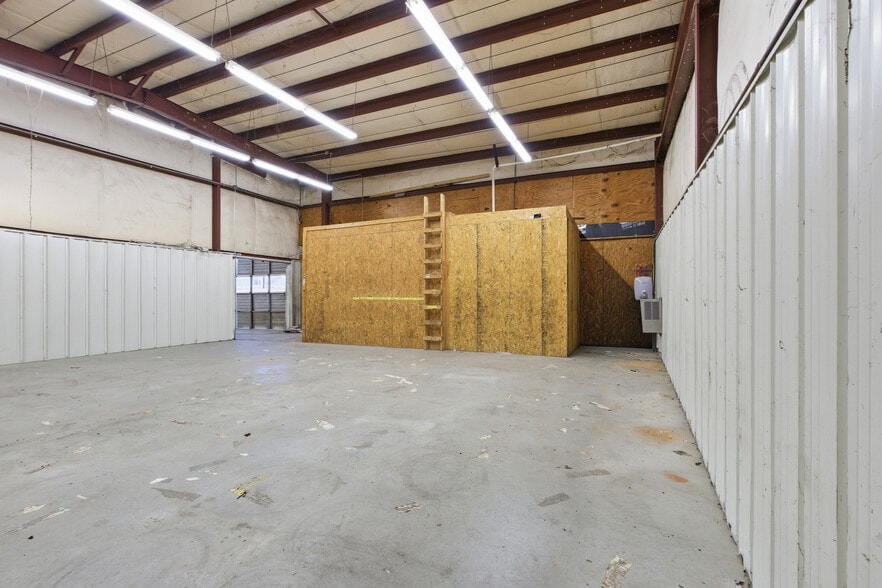 More Photos Of 36 Mize Rd, Toccoa Light Manufacturing For Sale