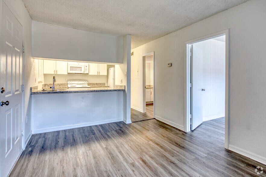 More Photos Of 13009 Kain Palms Ct, Tampa Dormitory For Sale