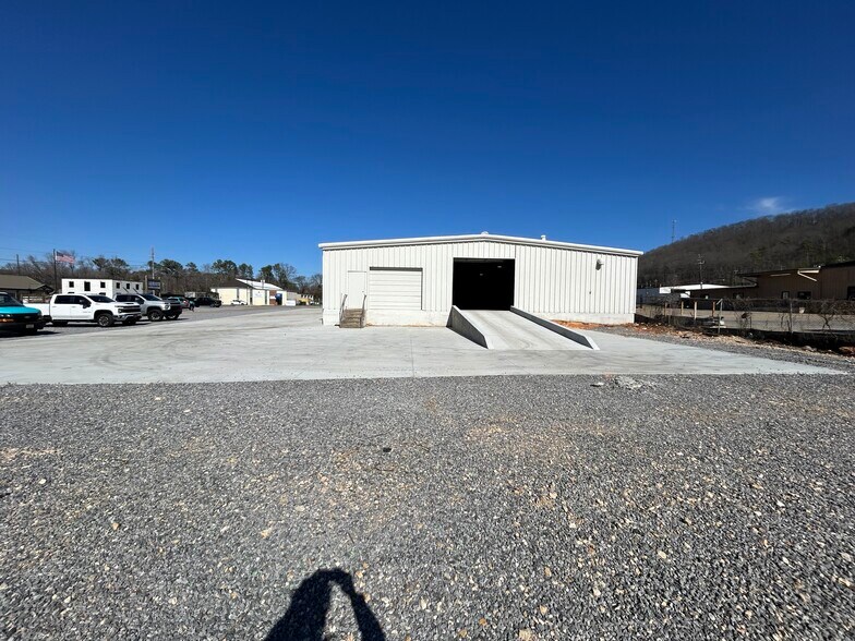 More Photos Of 8 Belcher Dr, Pelham Light Distribution For Lease