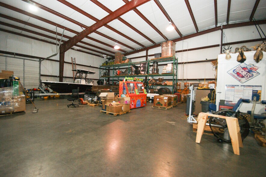More Photos Of 907 Dumont St, South Houston Warehouse For Sale