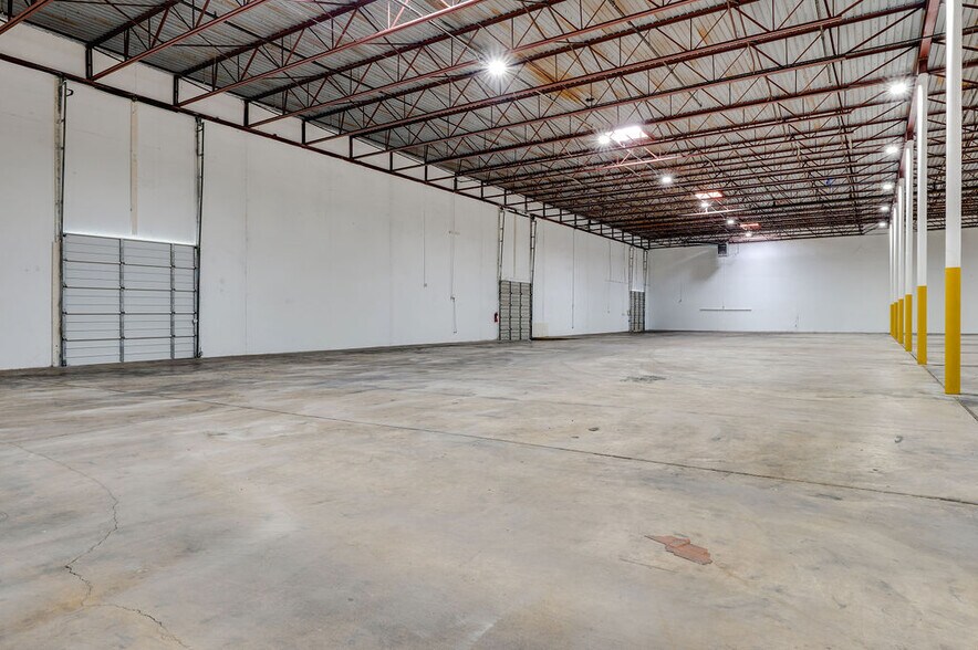 More Photos Of 2205-2215 E Pioneer Dr, Irving Manufacturing For Lease