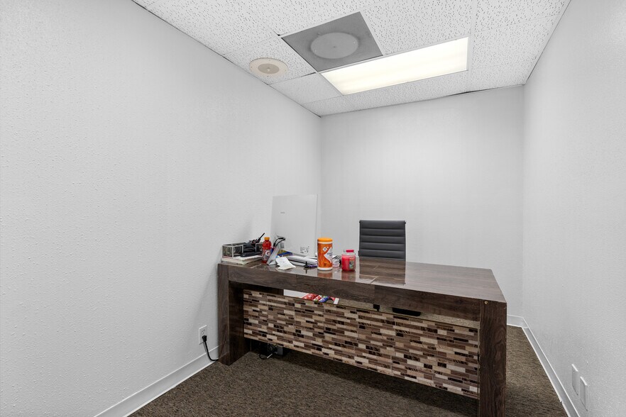 More Photos Of 414 Culebra Rd, San Antonio Light Manufacturing For Lease