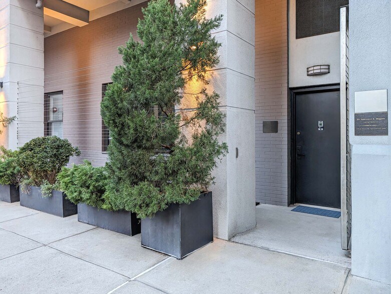 More Photos Of 251 W 19th St, New York Apartments For Sale