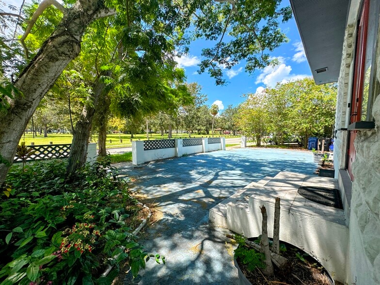 Primary Photo Of 3105 W Spruce St, Tampa Apartments For Sale