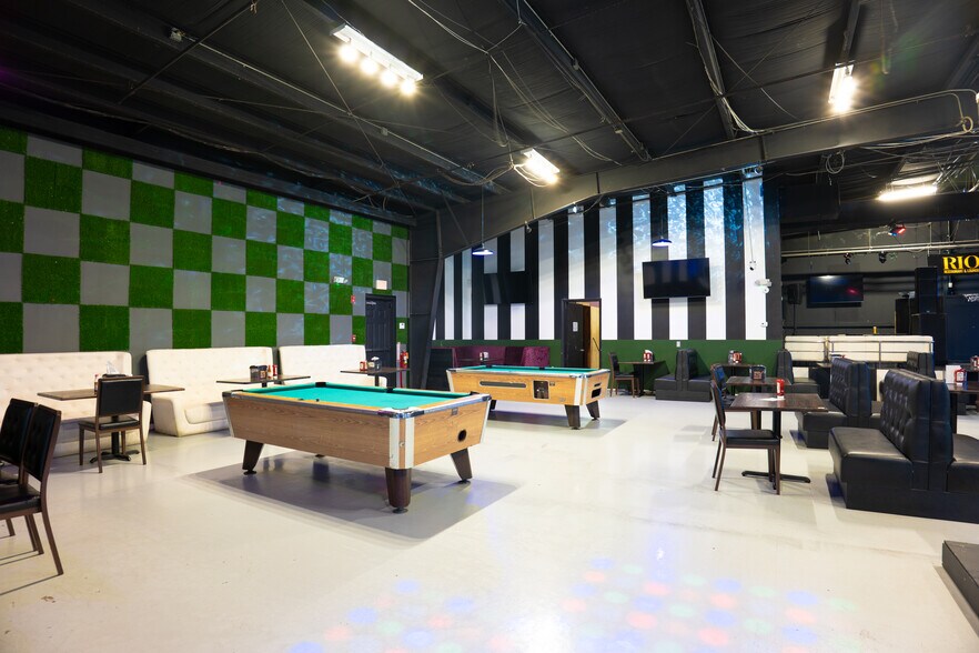 More Photos Of 6347 Phillips Hwy, Jacksonville Bar For Sale