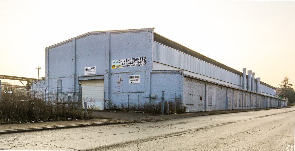 Primary Photo Of 3282 N 35th St, Milwaukee Manufacturing For Sale