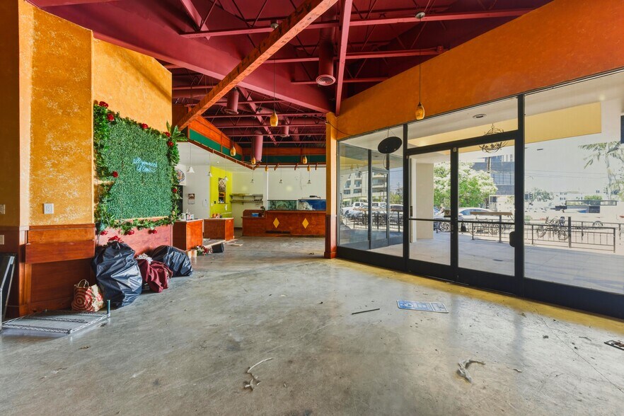 More Photos Of 10020-10036 Venice Blvd, Culver City Freestanding For Lease
