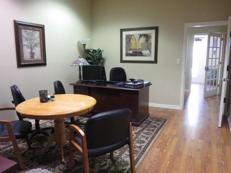 More Photos Of 1100 S Tamiami Trl, Venice Office For Sale
