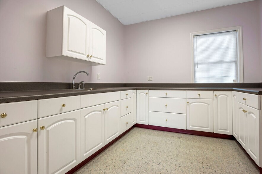 More Photos Of 43 Office Park Dr, Jacksonville Medical For Lease