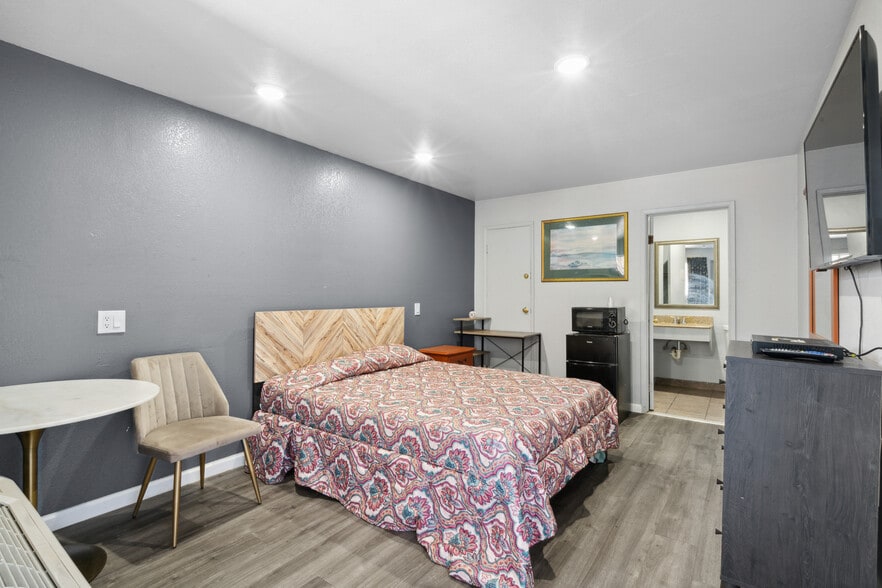 More Photos Of 839 Isabella St, Oakland Hotel For Sale