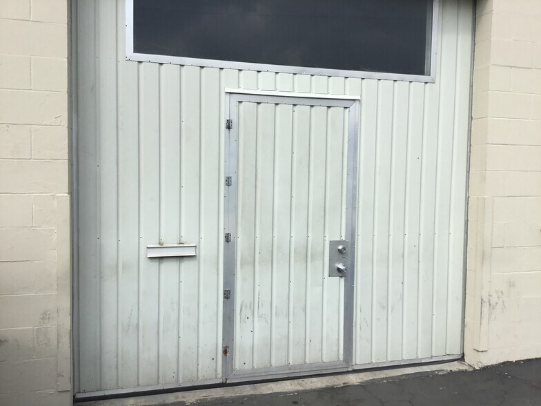 More Photos Of 13400 Saticoy St, North Hollywood Warehouse For Lease