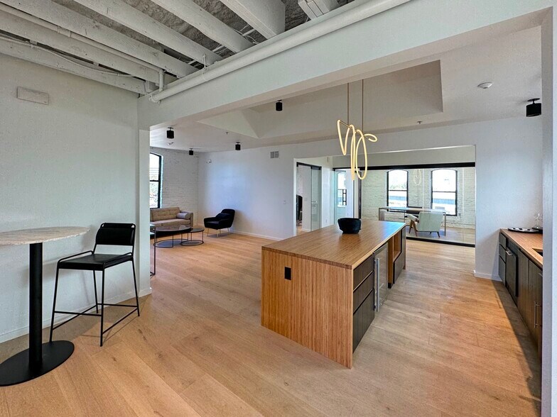 More Photos Of 1600 Prudential Dr, Jacksonville Loft Creative Space For Sale
