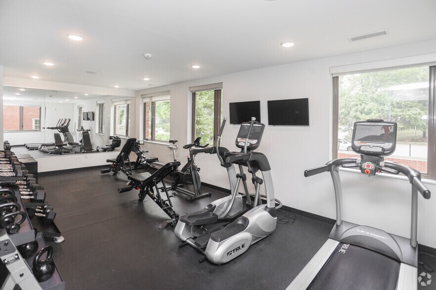 More Photos Of 5858 N College Ave, Indianapolis Apartments For Lease
