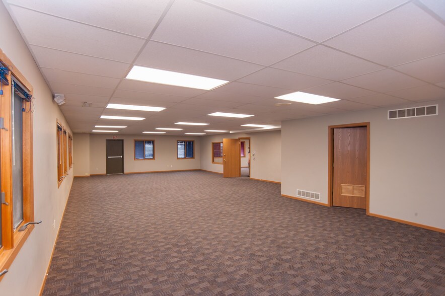 More Photos Of 8980 Hickman Rd, Clive Office For Sale