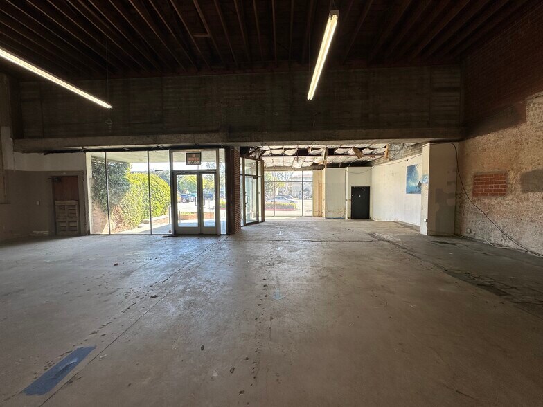 More Photos Of 396-400 S Lake Ave, Pasadena Storefront For Lease