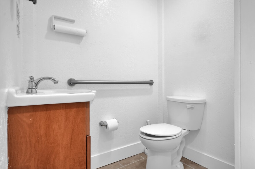 More Photos Of 7311 NW 12th St, Doral Light Distribution For Sale