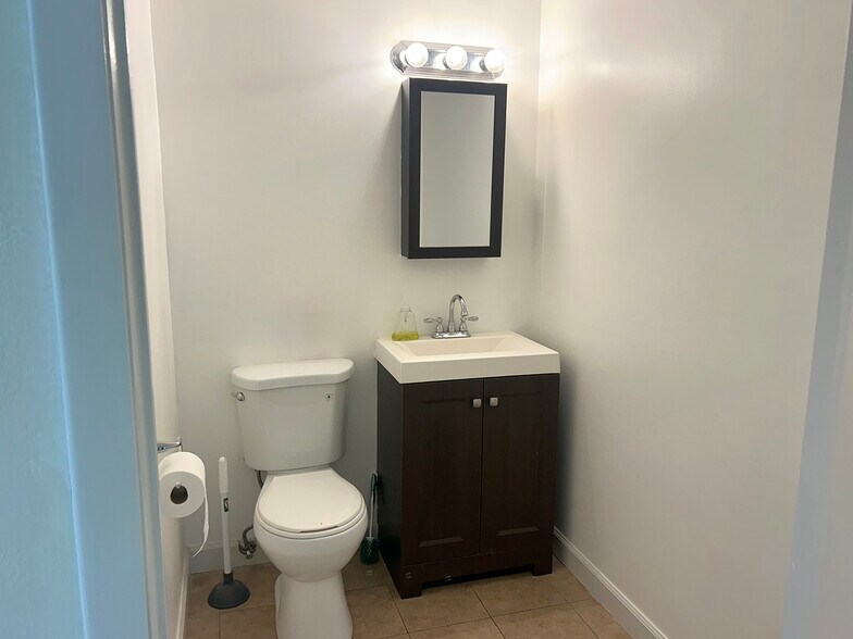 More Photos Of 4501 N Armenia Ave, Tampa Medical For Lease