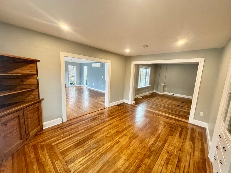 More Photos Of 110 Main St, Kingston Office For Sale
