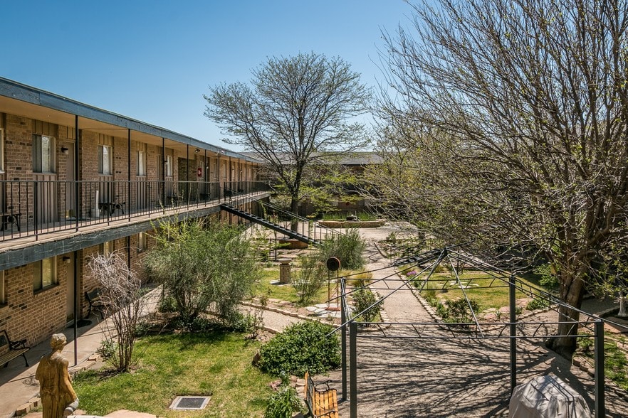 More Photos Of 1031 N Sumner St, Pampa Apartments For Sale
