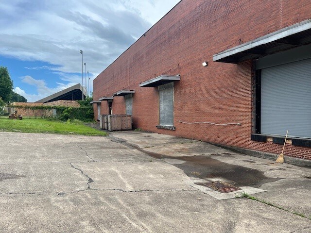 More Photos Of 1537-1545 Hansford St, Charleston Light Distribution For Lease