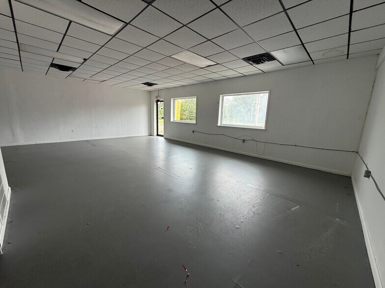 More Photos Of 201-211 Kates Blvd, Millville Freestanding For Lease