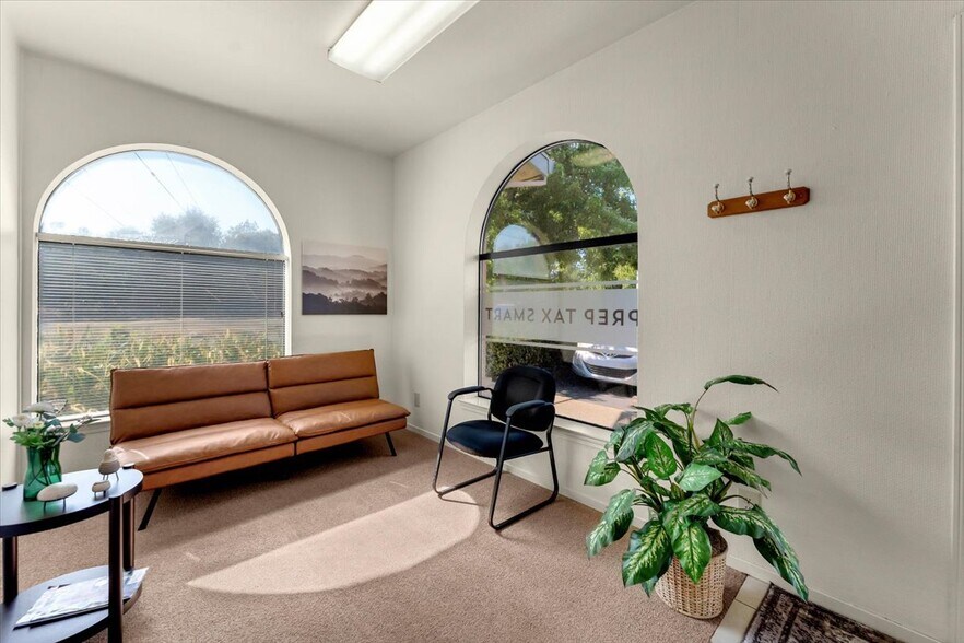 More Photos Of 1551 Hartnell Ave, Redding Office For Lease