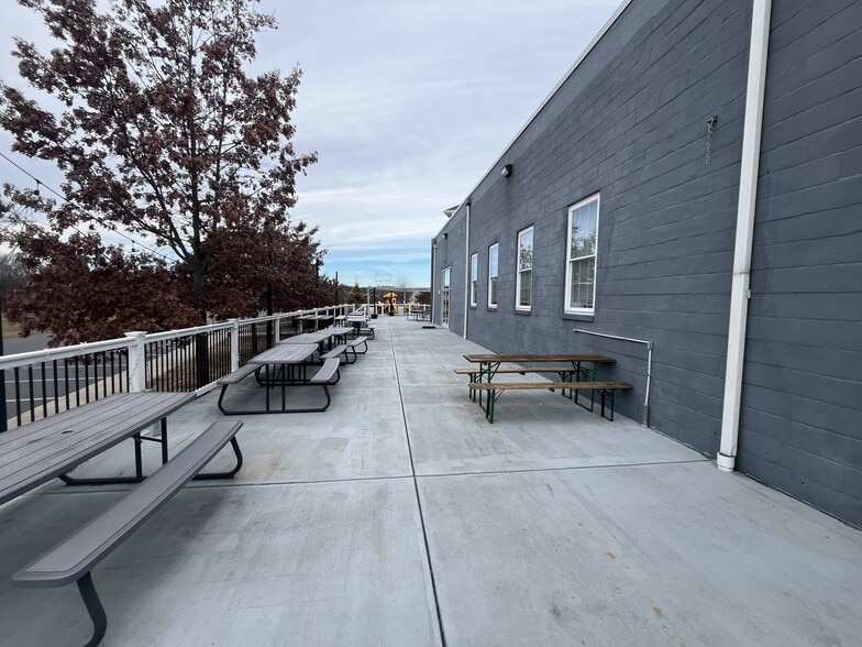 More Photos Of 325 Front St, Perryville Restaurant For Sale