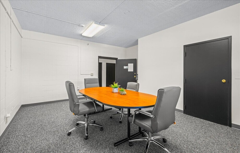 More Photos Of 2406 Fowler Ave, Omaha Office For Sale