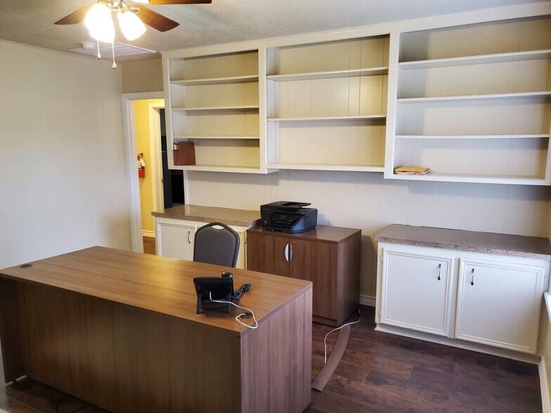 More Photos Of 5605 George Bush Dr, Katy Medical For Lease