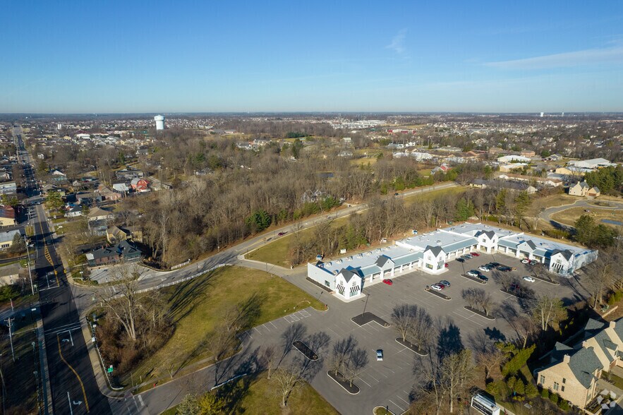 More Photos Of 120-180 E Olentangy St, Powell Unknown For Lease