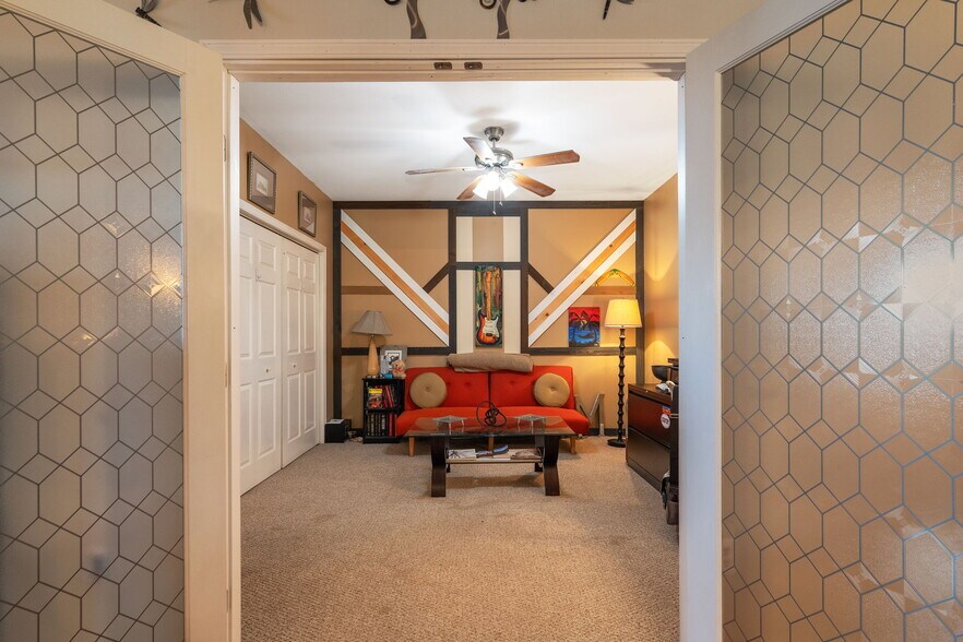 More Photos Of 140 Clinton St, Schenectady Storefront Retail Residential For Lease