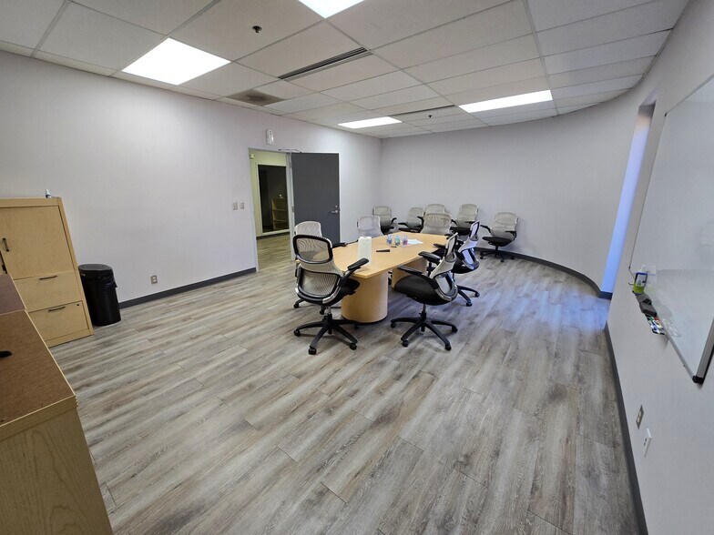 More Photos Of 5700 Highlands Pky SE, Smyrna Light Distribution For Lease
