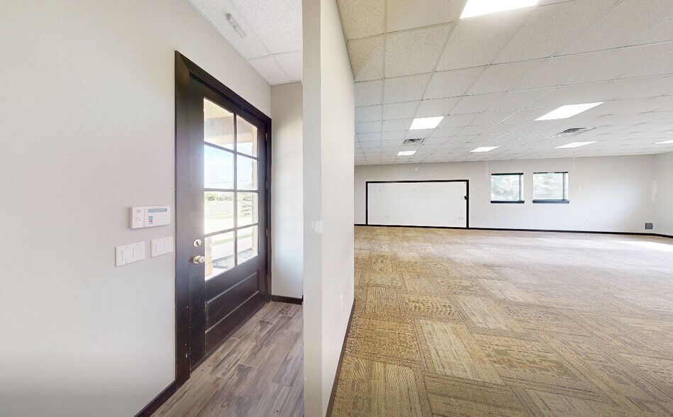 More Photos Of 1716 Signal Ridge Dr, Edmond Office For Sale