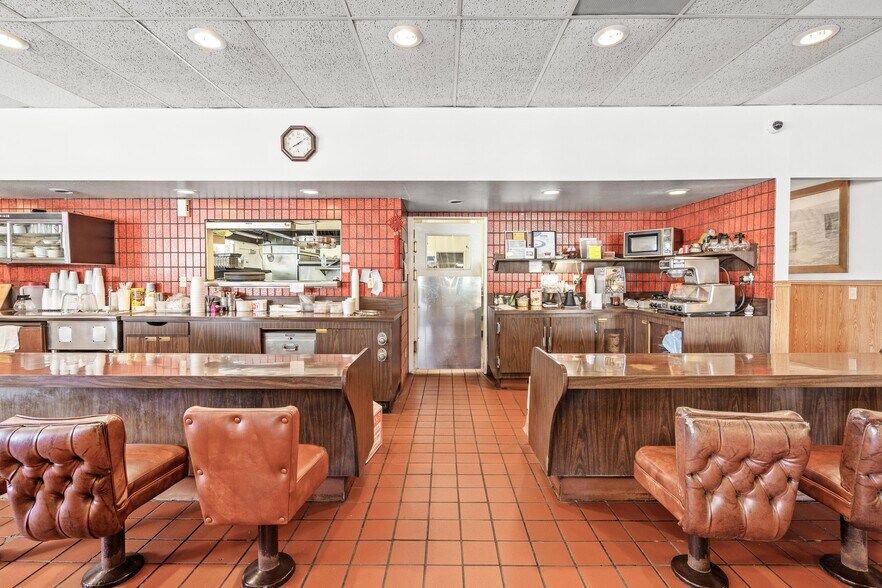 More Photos Of 116 W Ramsey St, Banning Restaurant For Sale