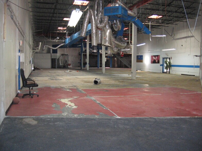 More Photos Of 660 NW 137th St, North Miami Warehouse For Sale