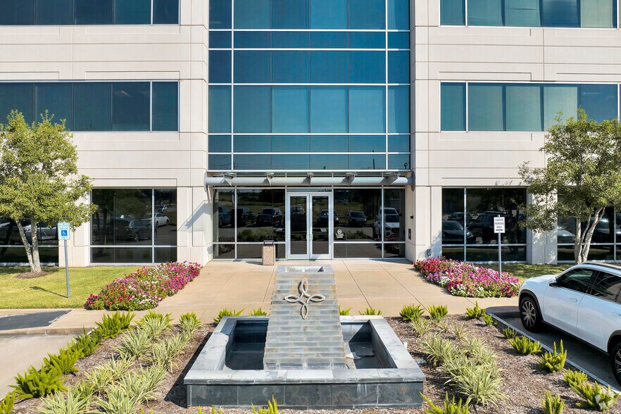 More Photos Of 11233 Shadow Creek Pky, Pearland Office For Lease